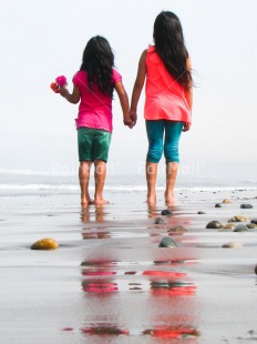 Fair Trade Photo 10-15 years, 5 -10 years, Activity, Beach, Children, Colour image, Flowers, Friendship, Girls, Holding, Holding hands, Latin, People, Peru, Sea, Sister, Sorry, South America, Thank you, Vertical, Walking, Water