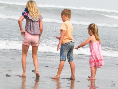 Fair Trade Photo 10-15 years, 5 -10 years, Activity, Beach, Brother, Caucasian, Children, Colour image, Family, Friendship, Girls, Horizontal, People, Peru, Sea, Sister, South America, Walking, Water