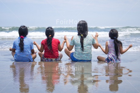 Fair Trade Photo Activity, Beach, Child, Colour image, Emotions, Felicidad sencilla, Friend, Friendship, Girl, Happiness, Happy, Holiday, Horizontal, Meditating, Meditation, New beginning, People, Peru, Sea, Sister, South America