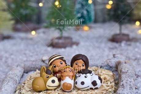 Fair Trade Photo Activity, Adjective, Celebrating, Christmas, Christmas decoration, Christmas tree, Creche, Family, Horizontal, Light, Nature, Object, People, Present, Snow