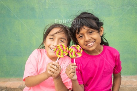 Fair Trade Photo Activity, Birthday, Body, Child, Childhood, Colour, Emotions, Fathers day, Felicidad sencilla, Food and alimentation, Friend, Friendship, Fun, Green, Happiness, Lollipop, Mothers day, People, Sharing, Sister, Smile, Smiling, Success, Thank you, Union, Values