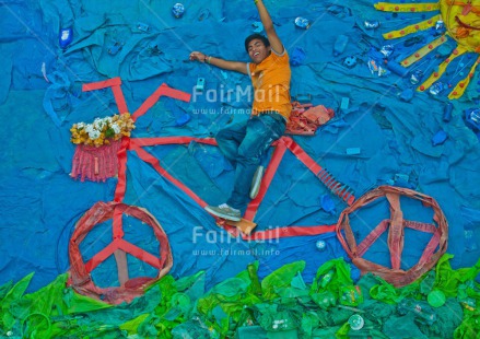 Fair Trade Photo 15-20 years, Activity, Artistique, Bicycle, Colour image, Cycling, Flower, Garbage, Grass, Latin, One boy, People, Peru, Recycle, Smiling, South America, Sun, Transport