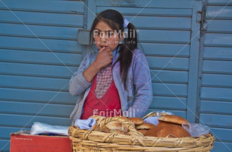 Fair Trade Photo Bread, Child labour, Colour image, Day, Food and alimentation, Horizontal, Latin, Market, One girl, Outdoor, People, Peru, Rural, Selling, Social issues, South America, Streetlife