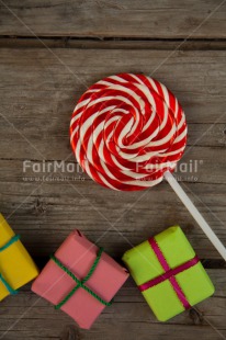 Fair Trade Photo Birthday, Colour image, Gift, Invitation, Lollipop, Party, Peru, Red, South America, Sweets, Vertical, White, Wood