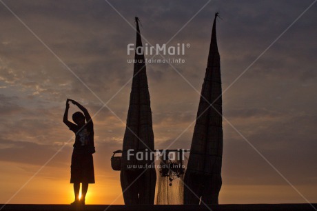 Fair Trade Photo Colour image, Ethnic-folklore, Evening, Fishing boat, Health, Horizontal, Huanchaco, Outdoor, Peace, People, Peru, Shooting style, Silhouette, South America, Sunset, Two people, Yoga