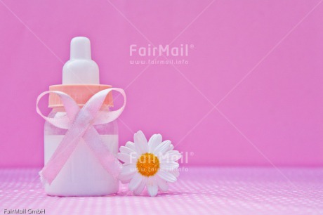 Fair Trade Photo Biberon, Birth, Colour image, Daisy, Flower, Girl, Horizontal, New baby, People, Peru, Pink, South America