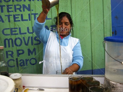 Fair Trade Photo Activity, Coffee, Colour image, Entrepreneurship, Food and alimentation, Horizontal, Market, Multi-coloured, One woman, Outdoor, People, Peru, Portrait halfbody, South America, Streetlife, Working