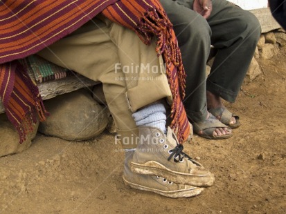 Fair Trade Photo Colour image, Dailylife, Horizontal, Multi-coloured, Outdoor, Peru, Rural, Shoe, South America, Streetlife