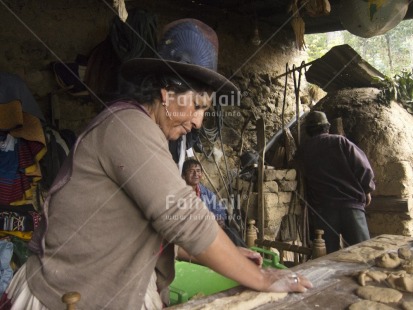 Fair Trade Photo Activity, Baker, Clothing, Colour image, Cooking, Dailylife, Ethnic-folklore, Food and alimentation, Hat, Horizontal, Looking away, Multi-coloured, One woman, People, Peru, Portrait halfbody, Rural, Sombrero, South America, Working