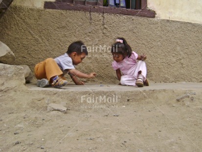Fair Trade Photo 5-10 years, Activity, Casual clothing, Clothing, Colour image, Cooperation, Cute, Horizontal, Love, One boy, One girl, People, Peru, Playing, Rural, Sitting, South America, Street, Streetlife, Together, Two children