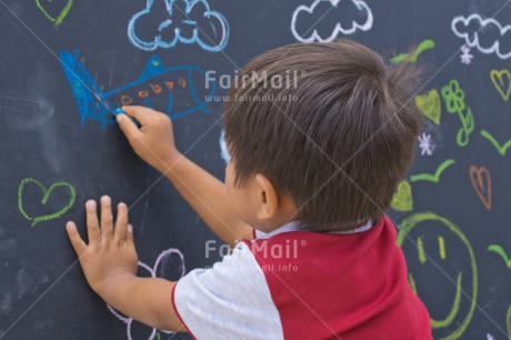 Fair Trade Photo Activity, Blackboard, Boy, Chalk, Child, Colour image, Draw, Drawing, Emotions, Felicidad sencilla, Happiness, Happy, Horizontal, People, Peru, Play, Playing, South America