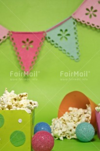 Fair Trade Photo Birthday, Colour, Colour image, Colourful, Emotions, Food and alimentation, Green, Happy, Object, Party, Peru, Place, Popcorn, South America, Text, Vertical