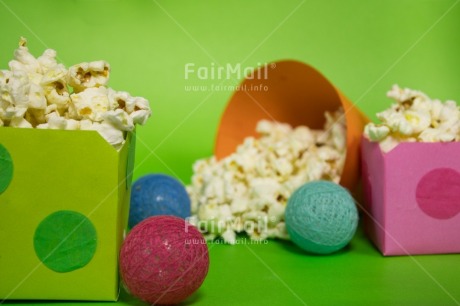 Fair Trade Photo Birthday, Colour, Colour image, Colourful, Emotions, Food and alimentation, Green, Happy, Horizontal, Object, Party, Peru, Place, Popcorn, South America, Text