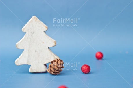 Fair Trade Photo Activity, Adjective, Blue, Celebrating, Christmas, Christmas ball, Christmas decoration, Christmas tree, Colour, Horizontal, Object, Pine cone, Present, Red, White