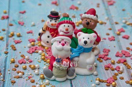 Fair Trade Photo Activity, Adjective, Blue, Celebrating, Christmas, Christmas decoration, Colour, Gold, Horizontal, Object, People, Pink, Present, Santaclaus, Snowman