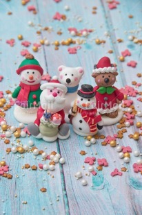 Fair Trade Photo Activity, Adjective, Blue, Celebrating, Christmas, Christmas decoration, Colour, Gold, Object, People, Pink, Present, Santaclaus, Snowman, Vertical