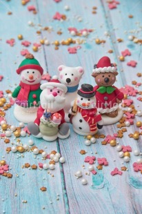 Fair Trade Photo Activity, Adjective, Blue, Celebrating, Christmas, Christmas decoration, Colour, Gold, Object, People, Pink, Present, Santaclaus, Snowman, Vertical