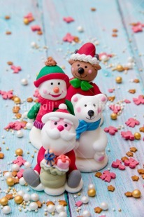 Fair Trade Photo Activity, Adjective, Blue, Celebrating, Christmas, Christmas decoration, Colour, Gold, Object, People, Pink, Present, Santaclaus, Snowman, Vertical