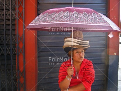 Fair Trade Photo Activity, Clothing, Colour image, Dailylife, Entrepreneurship, Funny, Hat, Horizontal, Multi-coloured, One woman, Outdoor, People, Peru, Portrait halfbody, Rain, Saleswoman, Selling, South America, Streetlife, Umbrella, Working