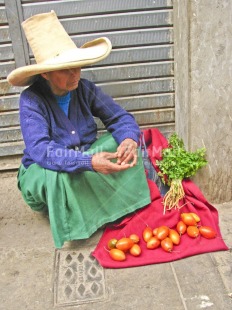 Fair Trade Photo Activity, Clothing, Colour image, Day, Entrepreneurship, Food and alimentation, Hat, Looking away, One woman, Outdoor, People, Peru, Portrait fullbody, Selling, Sitting, South America, Street, Streetlife, Tomatoe, Traditional clothing, Urban, Vertical