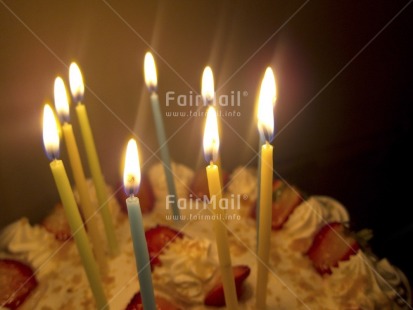 Fair Trade Photo Birthday, Cake, Candle, Closeup, Colour image, Flame, Food and alimentation, Fruits, Horizontal, Indoor, Invitation, Night, Party, Peru, South America, Strawberry