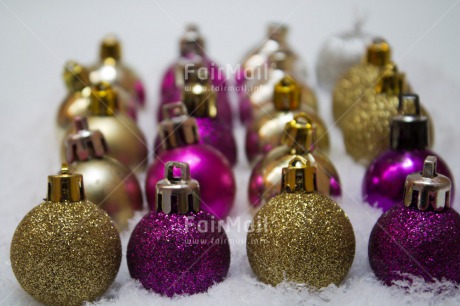 Fair Trade Photo Christmas, Christmas ball, Closeup, Gold, Horizontal, Peru, Purple, South America, Studio, White