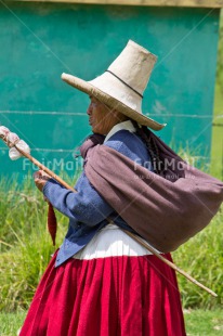 Fair Trade Photo Activity, Clothing, Colour image, Day, Ethnic-folklore, Latin, One woman, Outdoor, People, Peru, Rural, Sombrero, South America, Traditional clothing, Vertical, Weaving, Wool