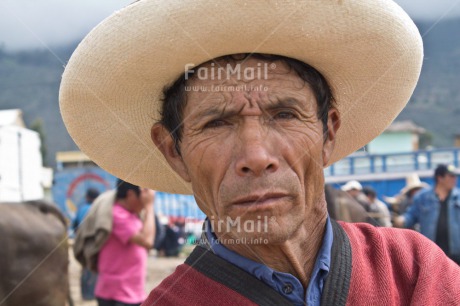 Fair Trade Photo 40-45 years, Activity, Agriculture, Day, Ethnic-folklore, Farmer, Horizontal, Latin, Looking at camera, Market, One man, Outdoor, People, Peru, Sombrero, South America