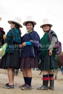 Fair Trade Photo 25-30 years, Agriculture, Clothing, Day, Ethnic-folklore, Friendship, Group of girls, Latin, Market, Outdoor, People, Peru, Smiling, Sombrero, South America, Traditional clothing, Vertical