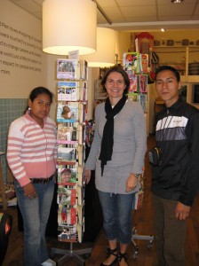 Cinthia and David in 2009 next to their own card spinner in Utrecht, Netherlands Cinthia en David in 2009 bij hun eigen kaartenmolen in Utrecht